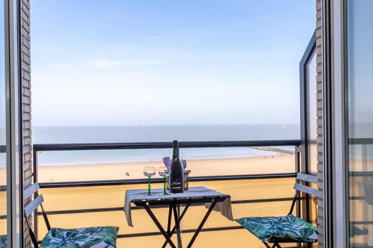 Huswell - Beautiful Spacious Studio With Frontal Sea View Кнокке-Хейст Экстерьер фото