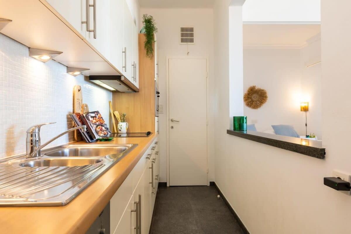Huswell - Beautiful Spacious Studio With Frontal Sea View Кнокке-Хейст Экстерьер фото
