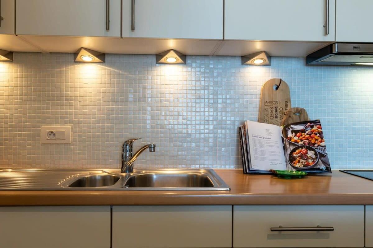 Huswell - Beautiful Spacious Studio With Frontal Sea View Кнокке-Хейст Экстерьер фото