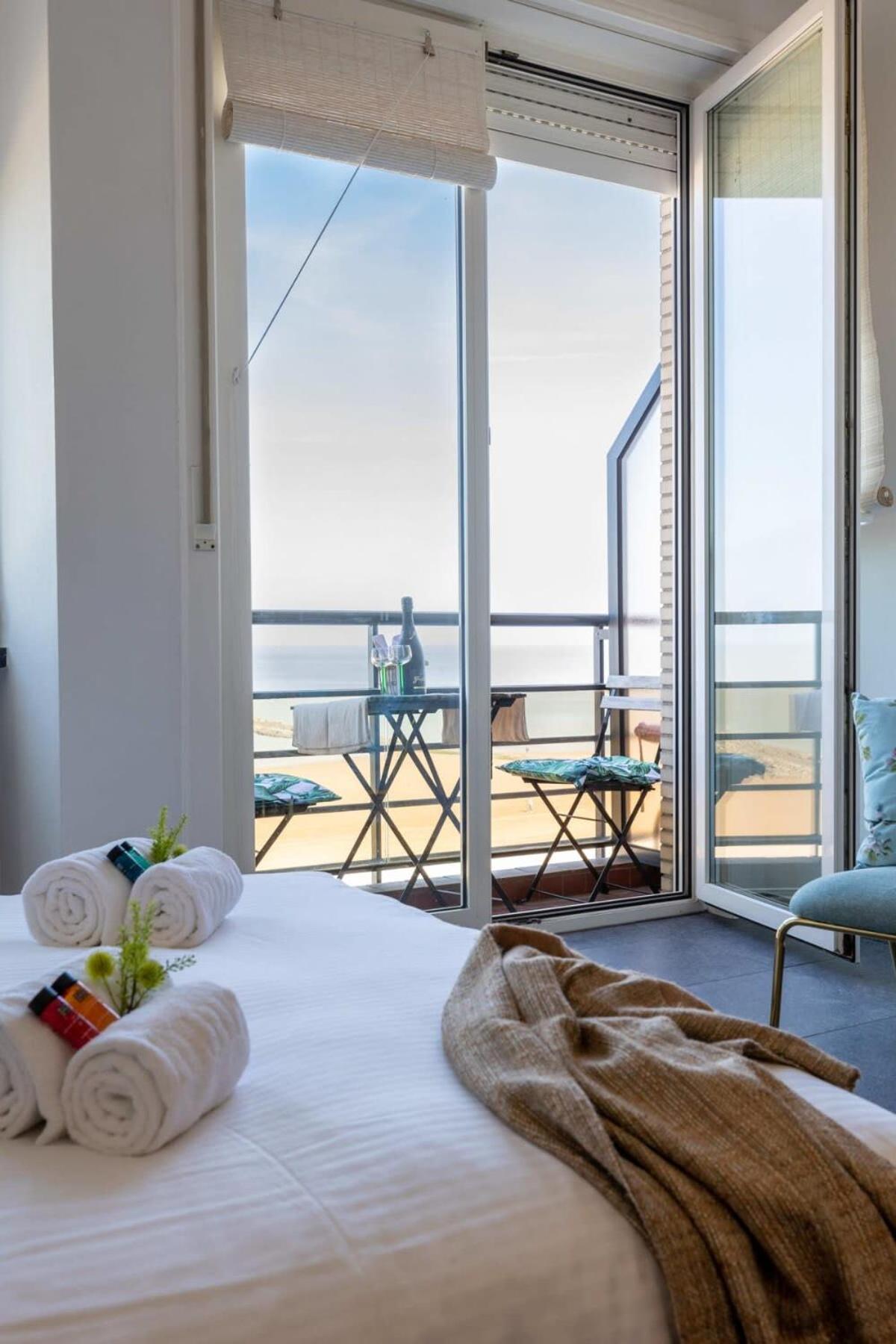 Huswell - Beautiful Spacious Studio With Frontal Sea View Кнокке-Хейст Экстерьер фото